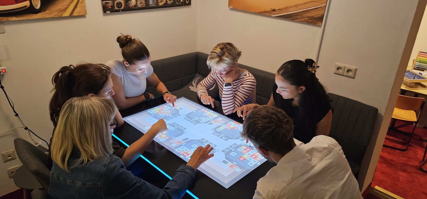 Fun4Four-Spieletisch im Freizeitraum