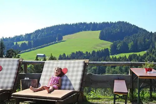 Mit Kindern auf dem Weg zur Alpe Mohr
